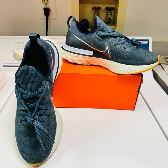 Nike React Infinity Run Flyknit - Picture 2 of 12